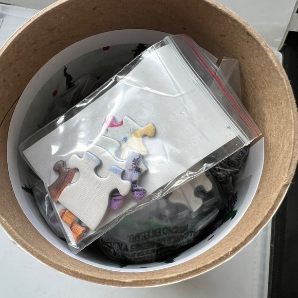 Stand Out Puzzle 750 Piece The Jig is Up 2020 Christmas Sled Ride Family 24 x 18 - Picture 5 of 13